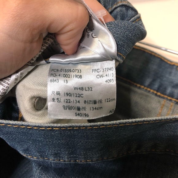 Levis Mens 559 relaxed fit w48L32 midwash distress - Picture 8 of 9